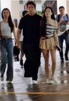 TVB男星罗天宇终于不避嫌，当街搂小11岁“东张女神”陈懿德，恋情坐实？