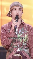 黄子弘凡音乐节现场发汉堡，抽取八位幸运观众
