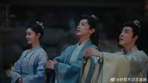 顾九思和周烨一见如故，直接拉上玉茹，三兄妹对桃树结拜