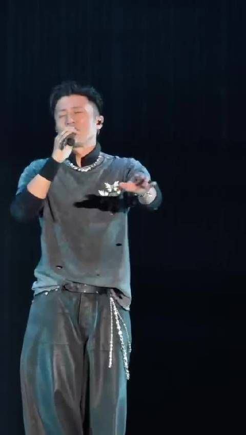 谢霆锋抒情歌展纯爱天才，摇滚现场温柔戳心