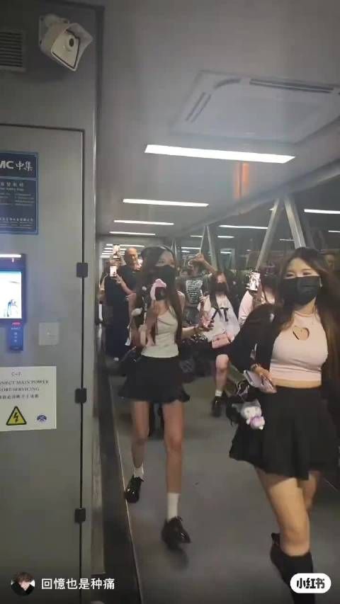 这趟飞机上有路人吗？