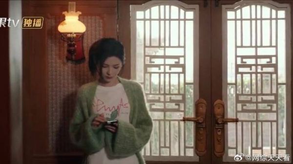 得知江露芝回来后 叶濛连忙致电方雅恩，打算找她出谋划策
