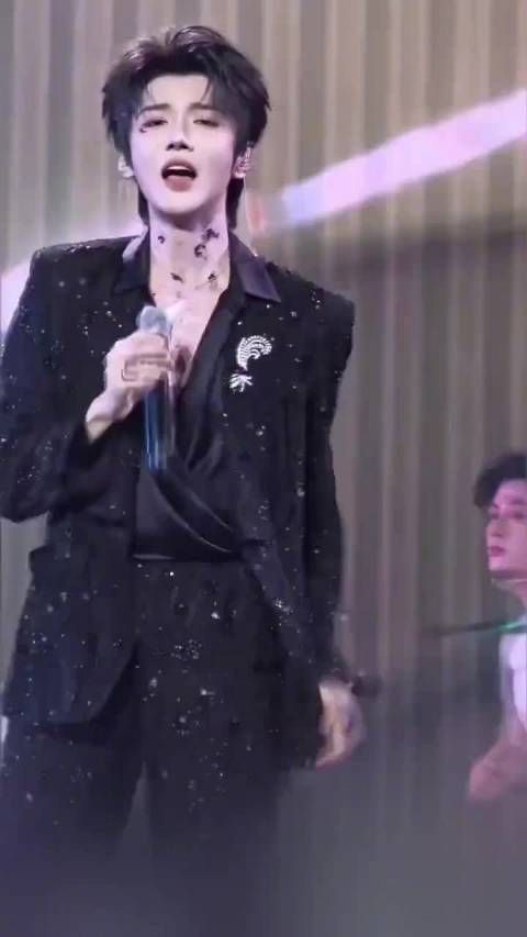郝熠然带来笑忘书，晨光中祝万事顺遂