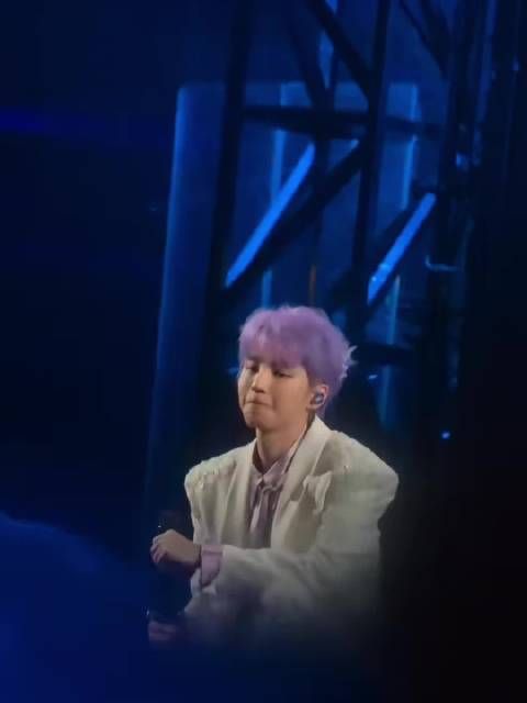 王俊凯演唱会忘词，道歉但依旧瞎唱