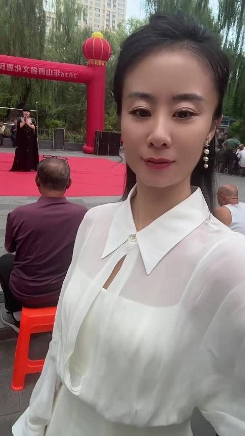 主持人当观众去了