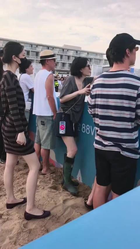 李嫣看着劲儿劲儿的
