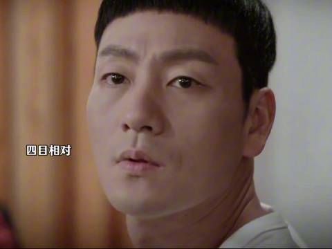 金在赫向众人介绍狱警好友，称其最亲密的朋友