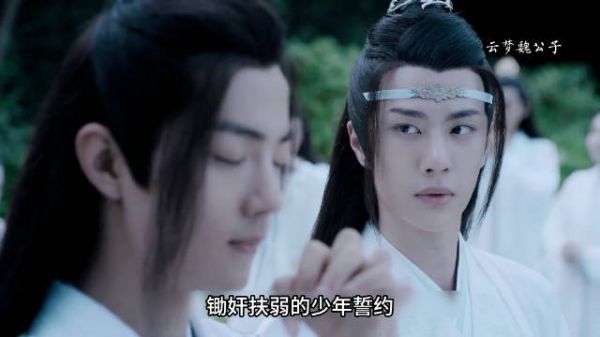 一个一心想帮对方避免麻烦，一个一心不想给对方添加麻烦 Cr logo