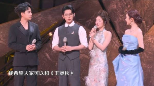 丞磊徐若晗剧宣袭来，两位合唱《城里的月光》宣传新剧《玉簟秋》，期待住了