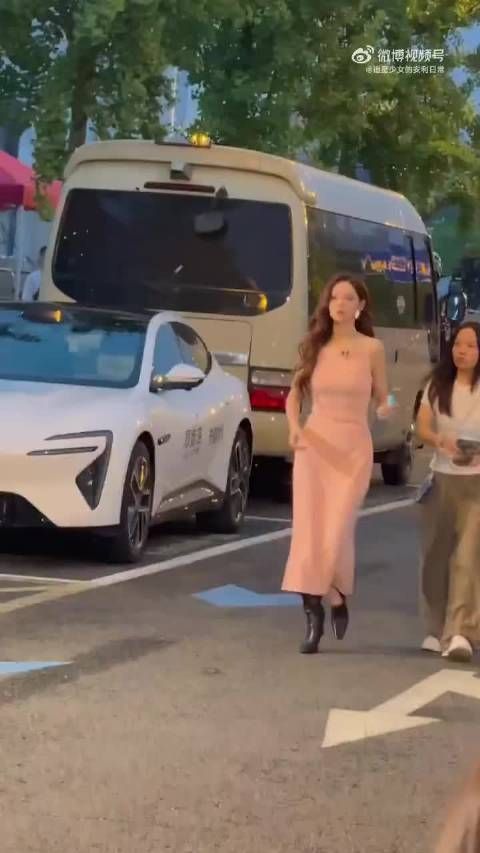 沈梦辰被煮榴莲熏到，鼻子眉毛报工伤
