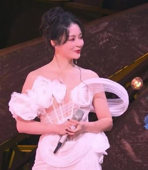 李莎旻子换造型师了