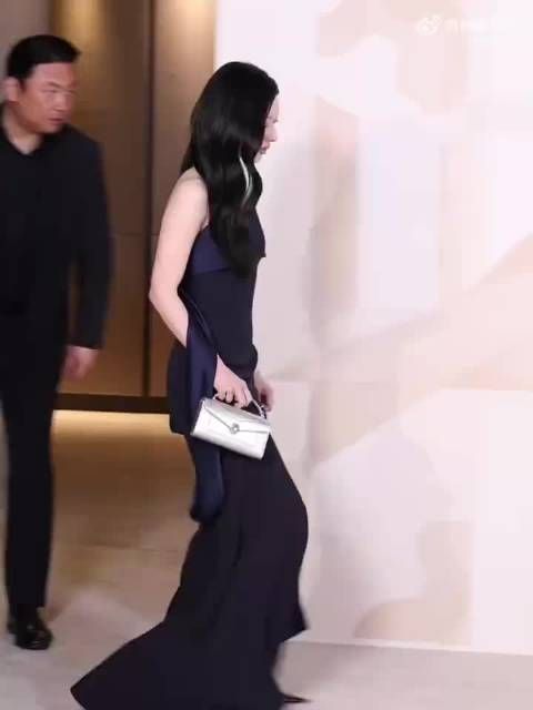 怪不得好多人说金智媛是韩国国花,好美好优雅