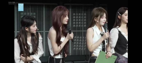 H队公演粉丝问宋昕冉算H队吗，康楚翊李佳恩：算的算的
