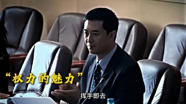 终于知道小贝为啥在车前哭了，因为他也想坐里面