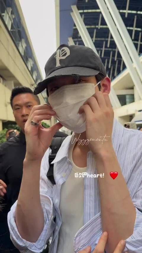 金允植来上海秒变饭撒天使