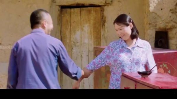 一场冰冷买卖牵起爷孙，瞎子一生活在黑暗，却把全部光亮留给男孩 爷孙情