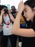 景甜为什么在外面办理登机？不走vip通道？