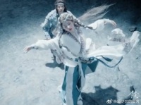 露芜衣为龙神挡下致命一击，龙神终于承认自己的身份