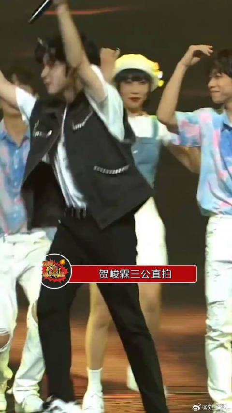 贺峻霖这小伙多少有点社牛症在身上