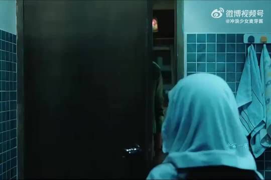 母亲下班回家发现9岁的女儿被关在浴室，意识到女儿受到了非人遭遇！