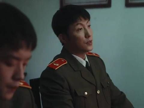 那时候一个女的同时谈俩男的都能枪毙，这俩人敢扒人家衣服 确认嫌命长