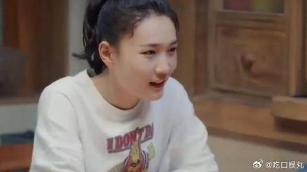 女儿拿亲爸的钱给养父买好刀，养父得知价格气炸！