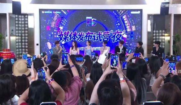Q.在节目里什么担当 ：我担郭京飞 大舞担wink