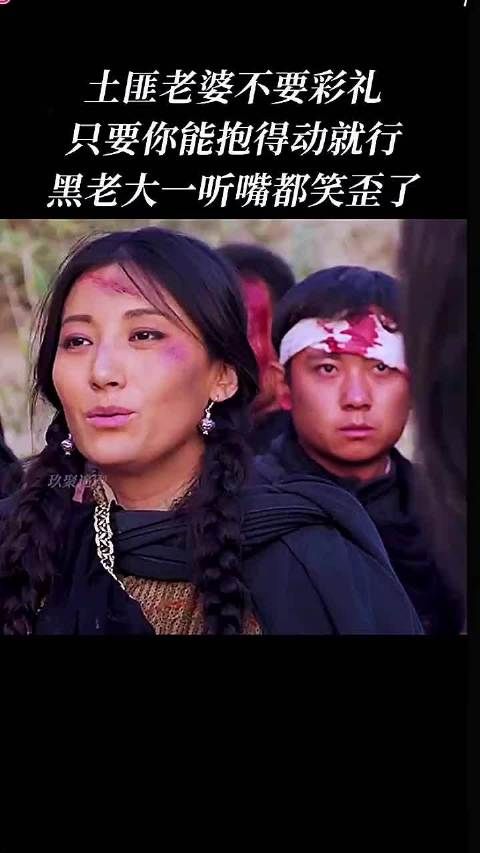 挠她胳肢窝，让她破功