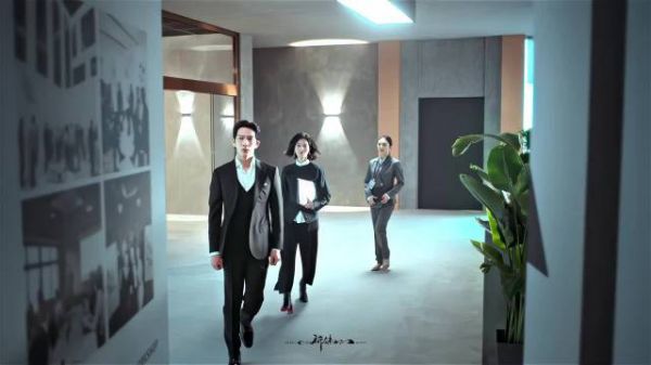真的被栾念狠狠圈粉,这种年长引导型人设很容易演油腻,井柏然处理得很高级…