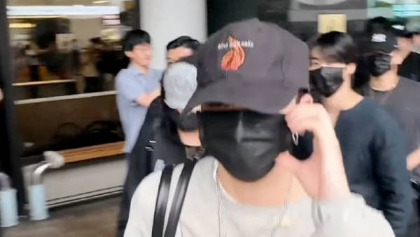 黄铉辰任卡地亚全球品牌大使，机场视频公开