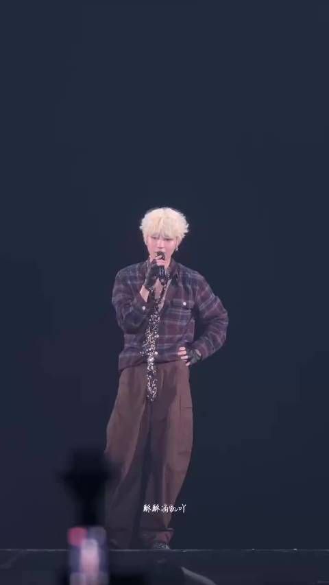 男粉这声老公直接给王俊凯整不会了，结巴的样子太可爱