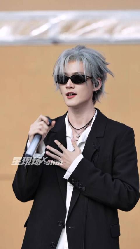 私下学了玻璃给粉丝听，周柯宇你太会了 清唱好好听！