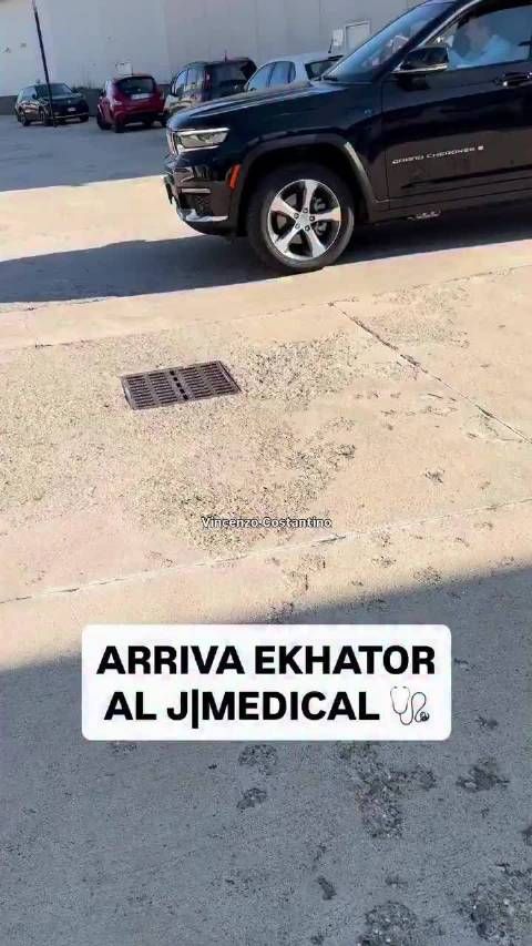 埃卡托尔抵达J Medical进行检查