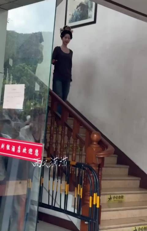 邓恩熙今日《恰逢春》出妆路透来了，你期待这部剧的播出吗？