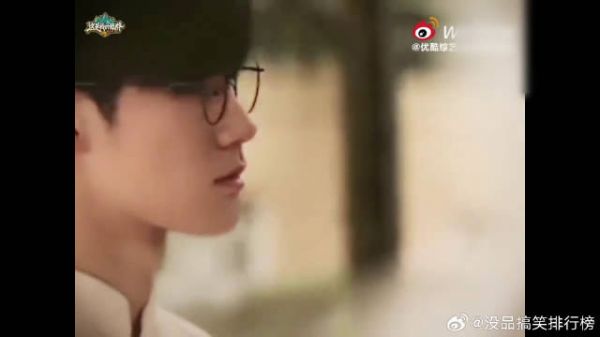 张真源黑暗中被吓到，腿速带人光速逃离