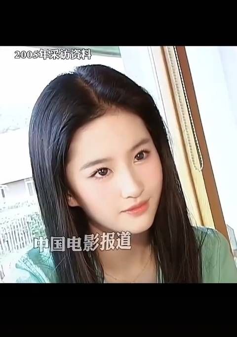 谁懂刘亦菲挑眉的那一下,美哭!