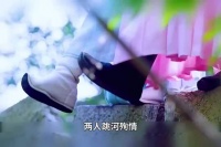 怎么不惩罚桥上走过的男子，而是女子