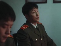 那时候一个女的同时谈俩男的都能枪毙，这俩人敢扒人家衣服 确认嫌命长