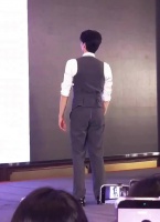 再看还是绷不住
