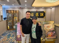 亚视经典“母子”档39年后再同框，一个成影后一个变餐饮老板