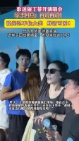 王菲看窦靖童表演夸牛，被问演唱会回应再说再说