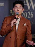 刘萧旭金妆奖红毯全程：刘萧旭聊魅力：有关精神面貌