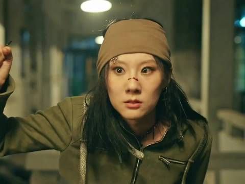 女S手为救出妹妹，竟孤身对抗整个警局，真的太有实力了…..