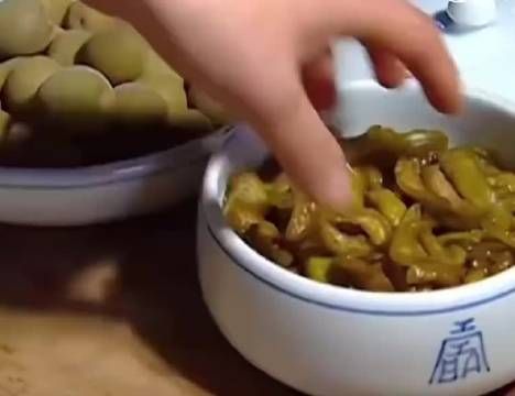 这么寒酸的菜，当年是怎么看得热血沸腾的
