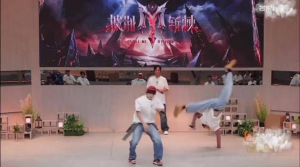 谁懂颜安这个单手侧空翻会不会太帅了，颜安你也太牛了吧颜安姚琛唱跳双子星