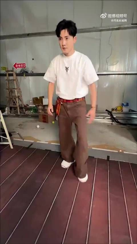 阿云嘎张睿满江居然拍了正太扭腰！哈哈哈哈哥哥们玩梗网速这块