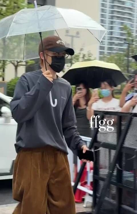 侯明昊《念相思》今天下雨天上班路透来了，来看看吧