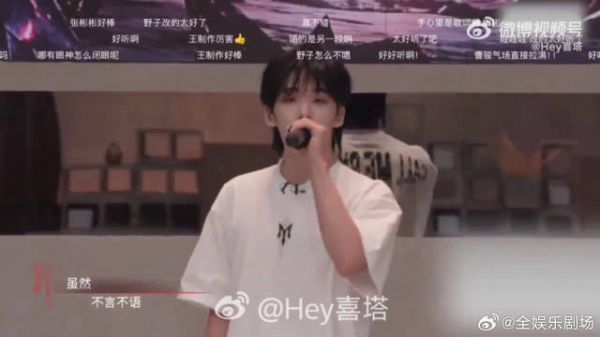 王赫野的唱功真的很稳，舞台上整个人闪闪发光