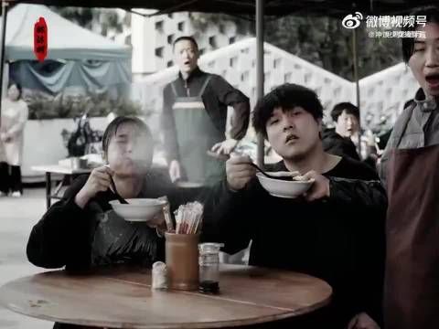 您的父亲，被人一啵儿带走了