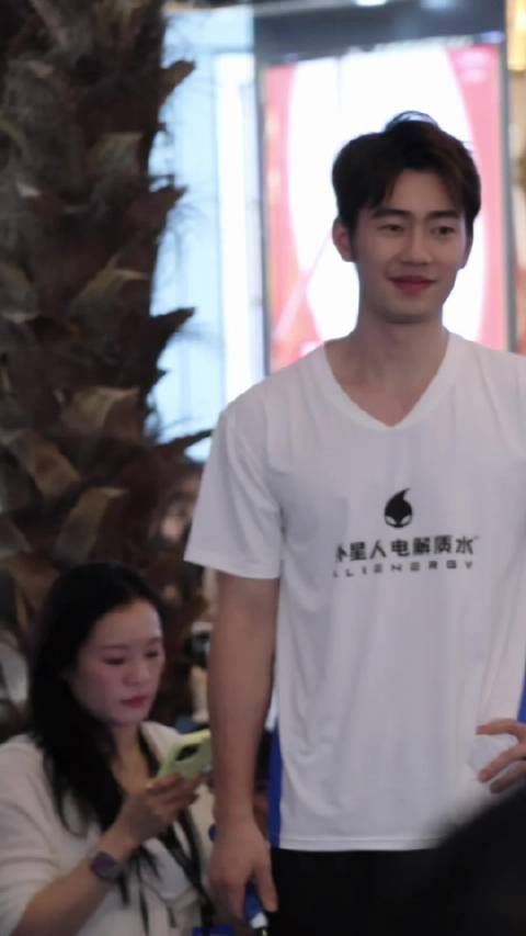 猫:我进了 主持人:不 你没进 猫